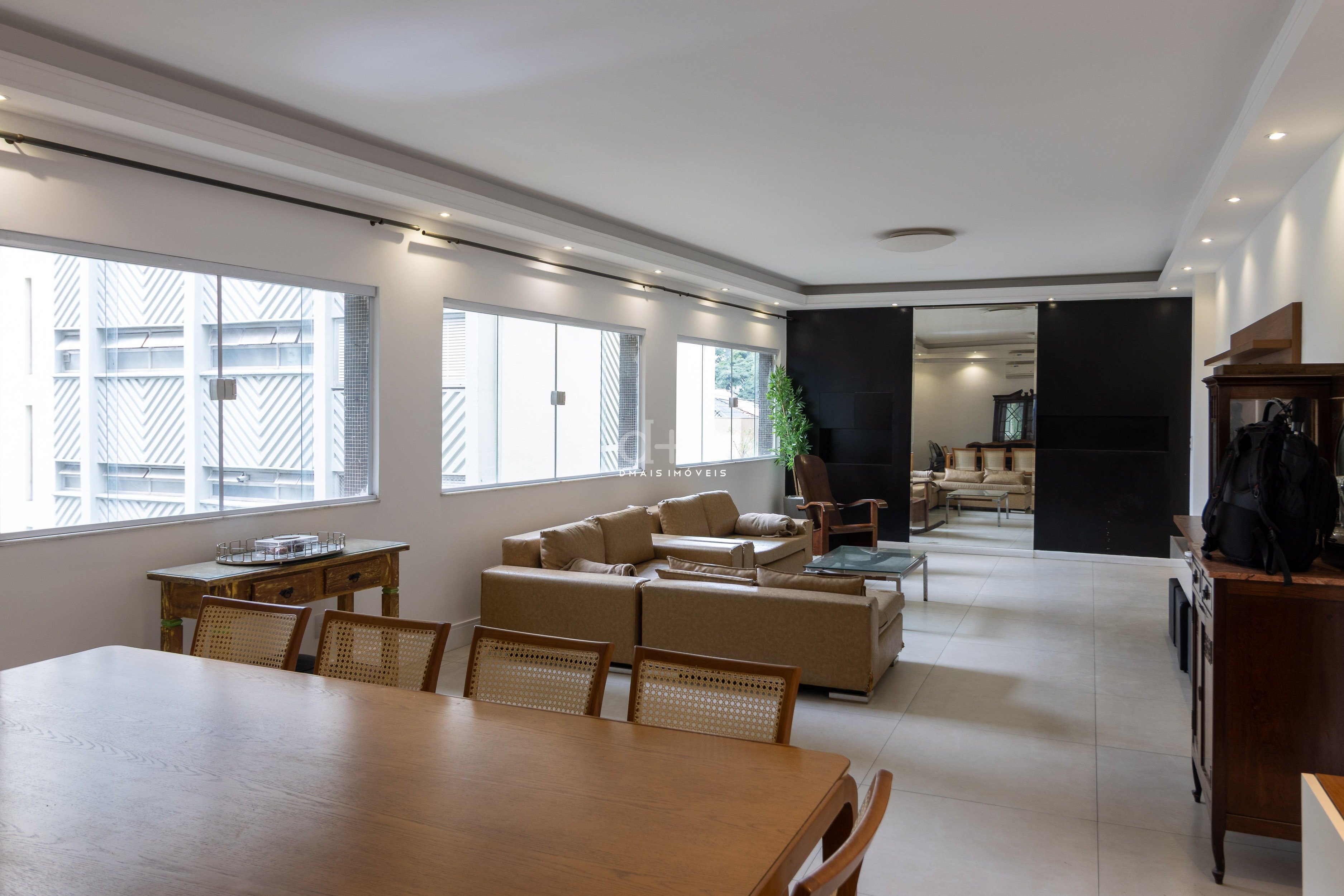 Apartamento Amplo com 4 Dormitórios e Janelões no Jardim Paulista Apartamento Amplo com 4 Dormitórios e Janelões no Jardim Paulista