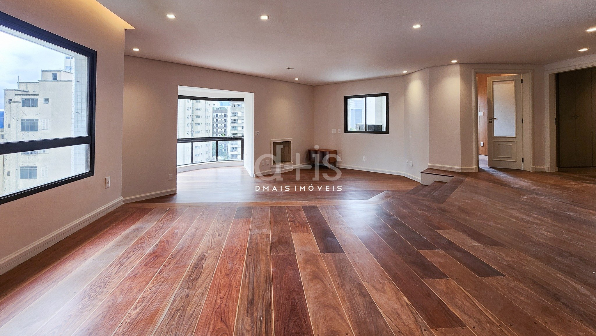 Apartamento Reformado de 215m² com 4 Suítes e Lazer no Jardim Paulista Apartamento Reformado de 215m² com 4 Suítes e Lazer no Jardim Paulista