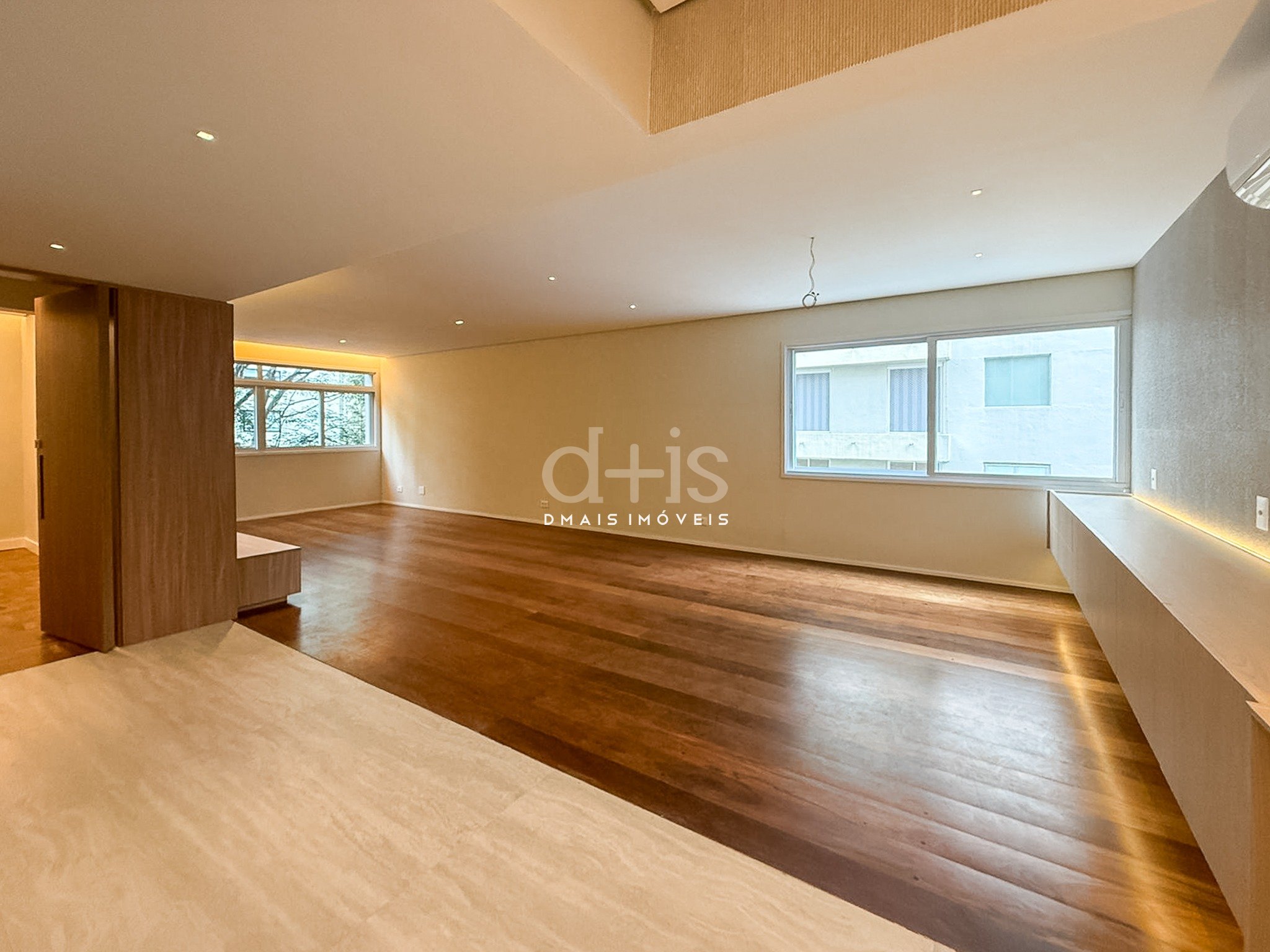 Apartamento reformado de 144m� com 2 su�tes no Jardins