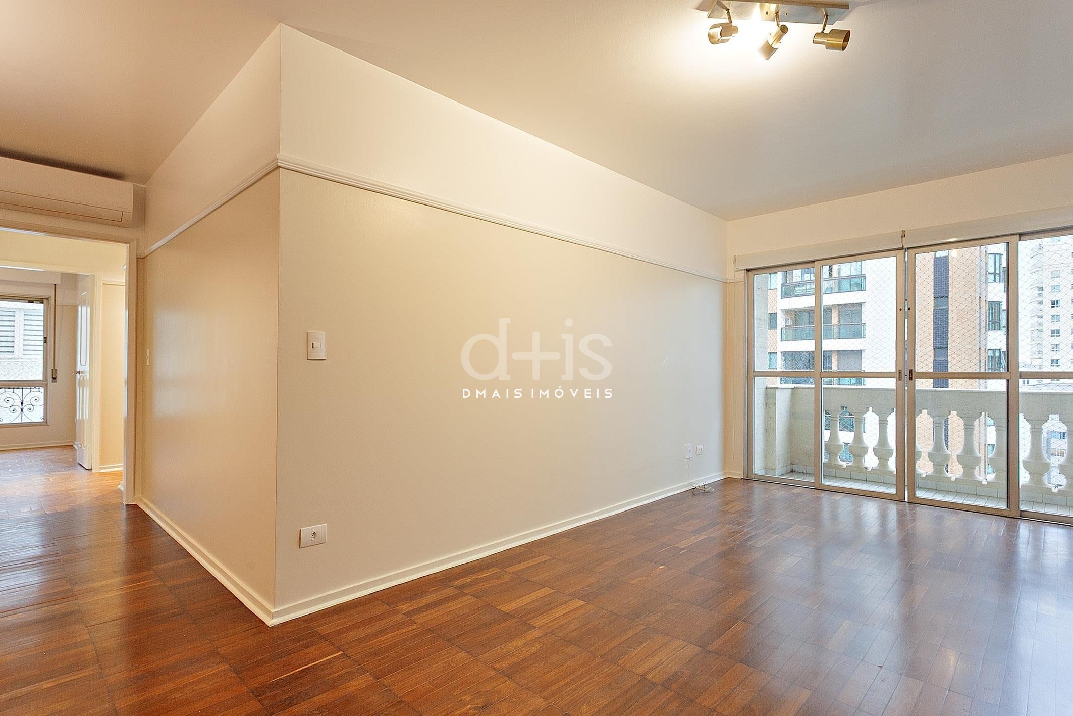 Apartamento de 129m� com varanda e 3 dormit�rios no Jardim Paulista