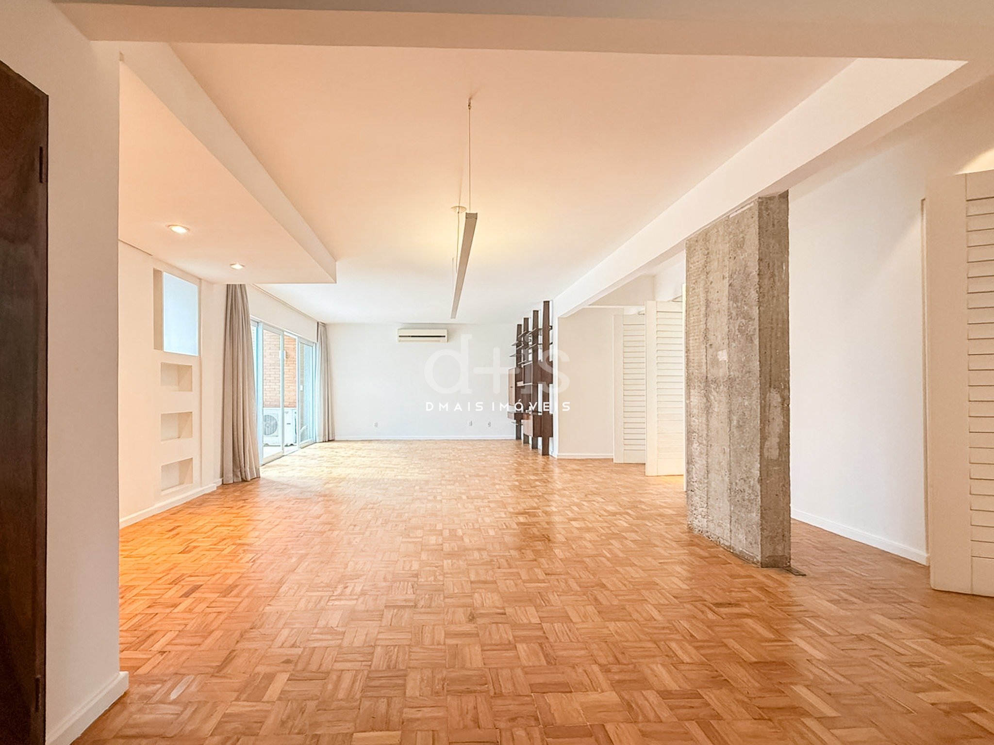 Apartamento com 2 Su�tes e Janel�o no Jardins