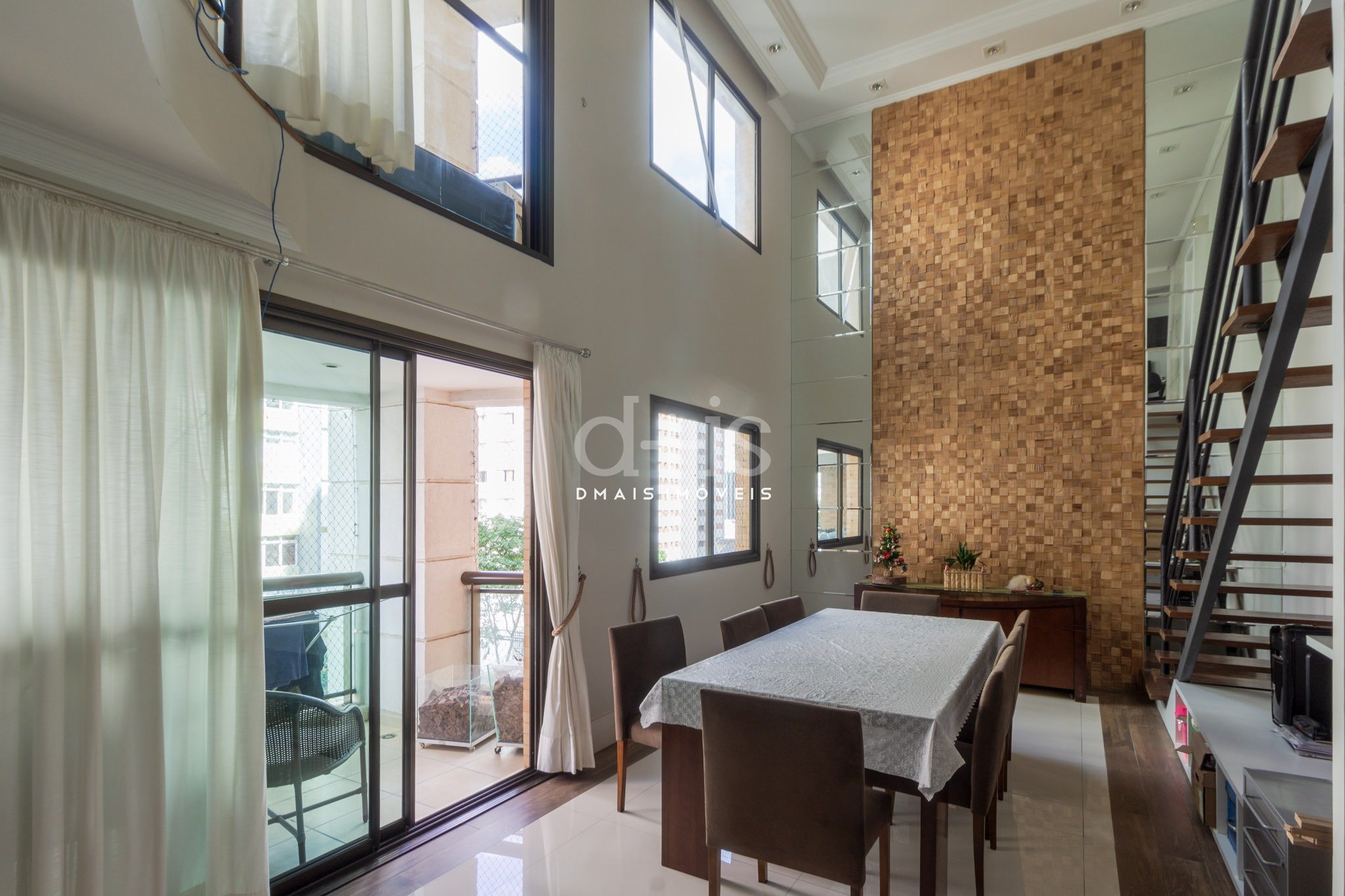 Apartamento Duplex reformado  venda em rua tranquila, fcil acesso ao Parque Ibirapuera