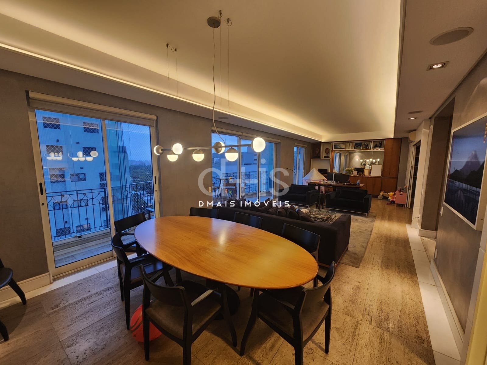 Apartamento com Varanda em Condomnio Linderberg no Jardins
