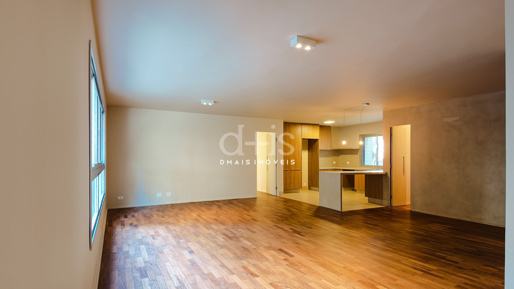 Apartamento Reformado de 160m� com 3 Su�tes na parte plana do Jardins.