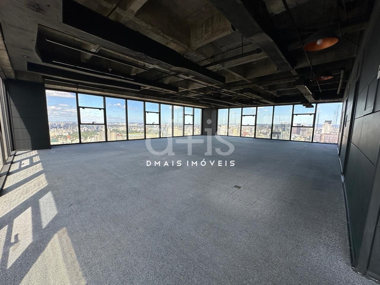 Sala comercial 167m vista skyline e 4 vagas no Jardim Paulista