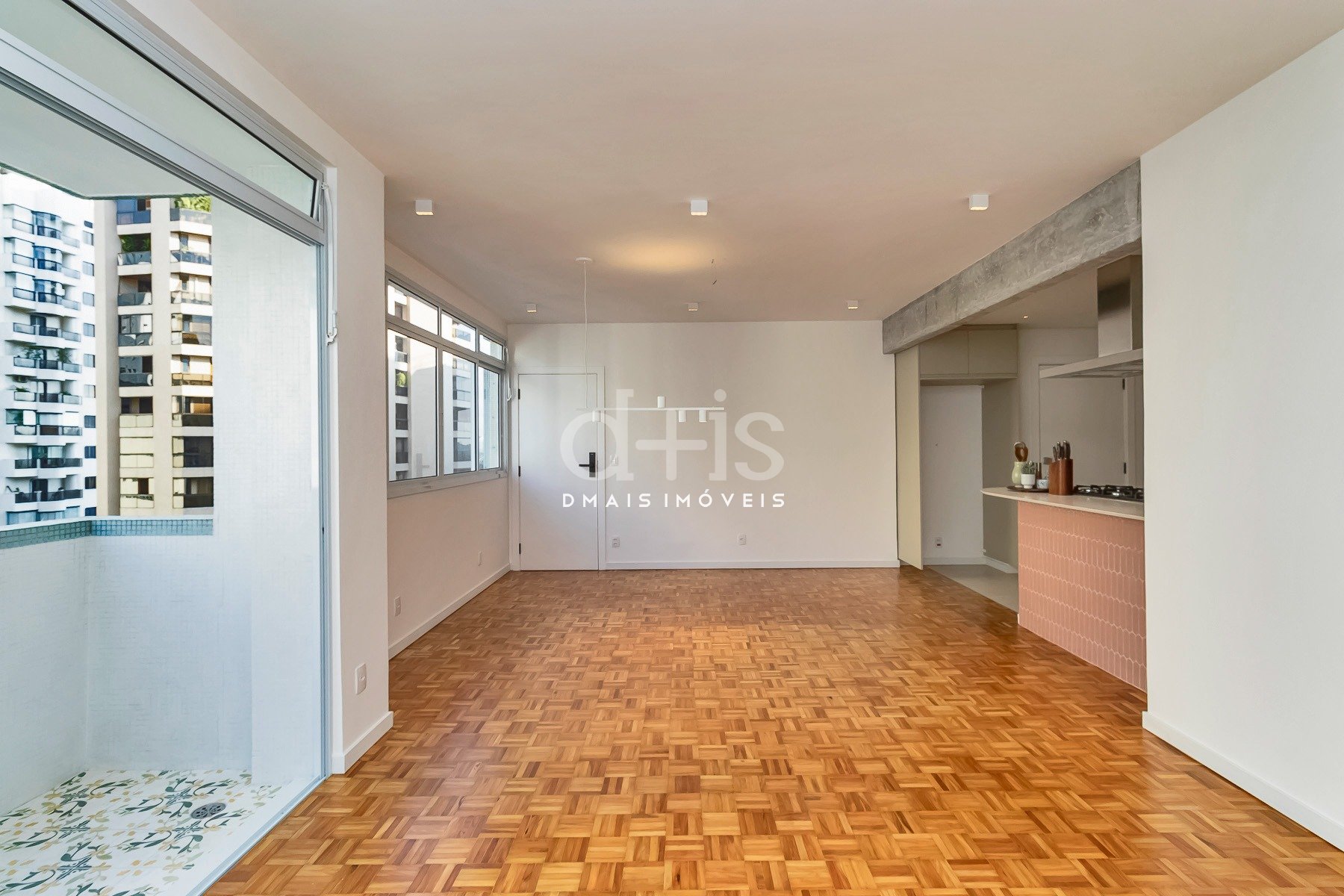 Apartamento Reformado com Sacada no Jardim Paulista