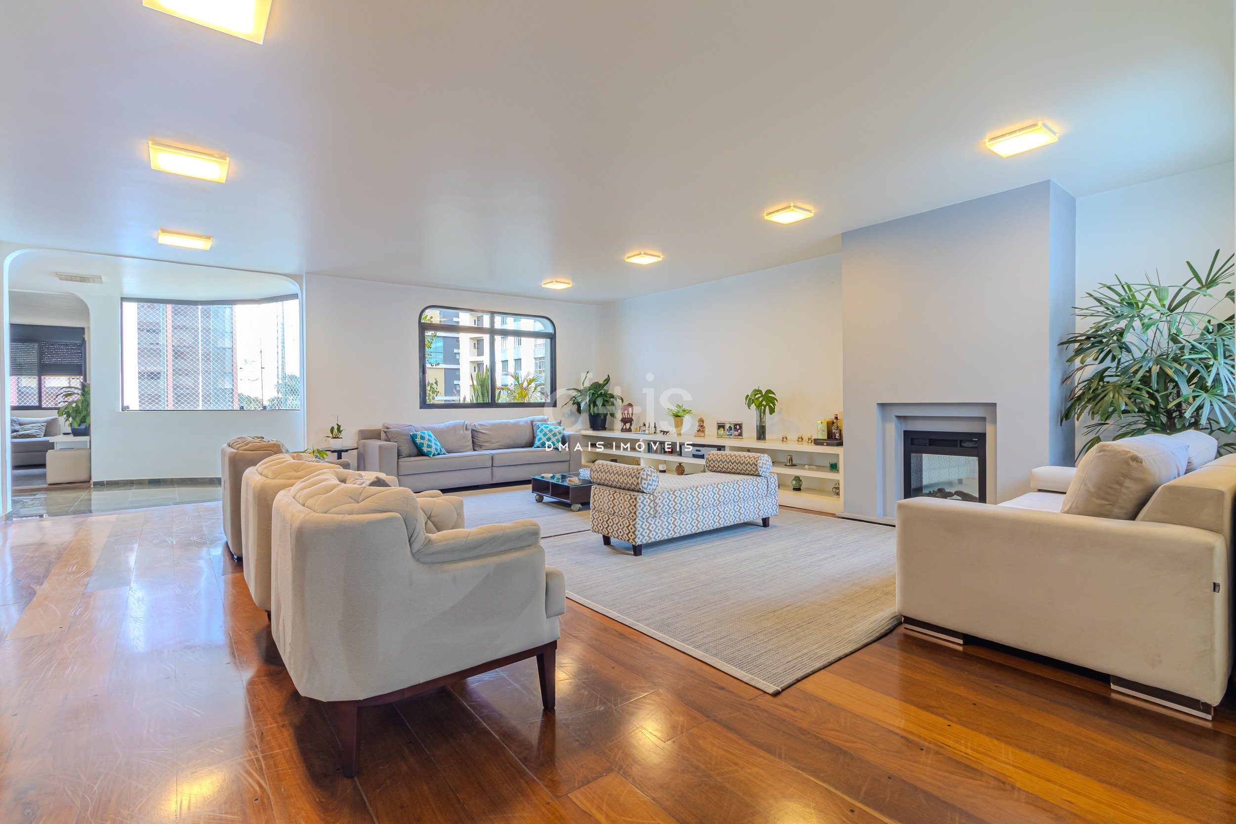 Apartamento de 270m com 3 Sutes e Varanda no Jardim Paulista