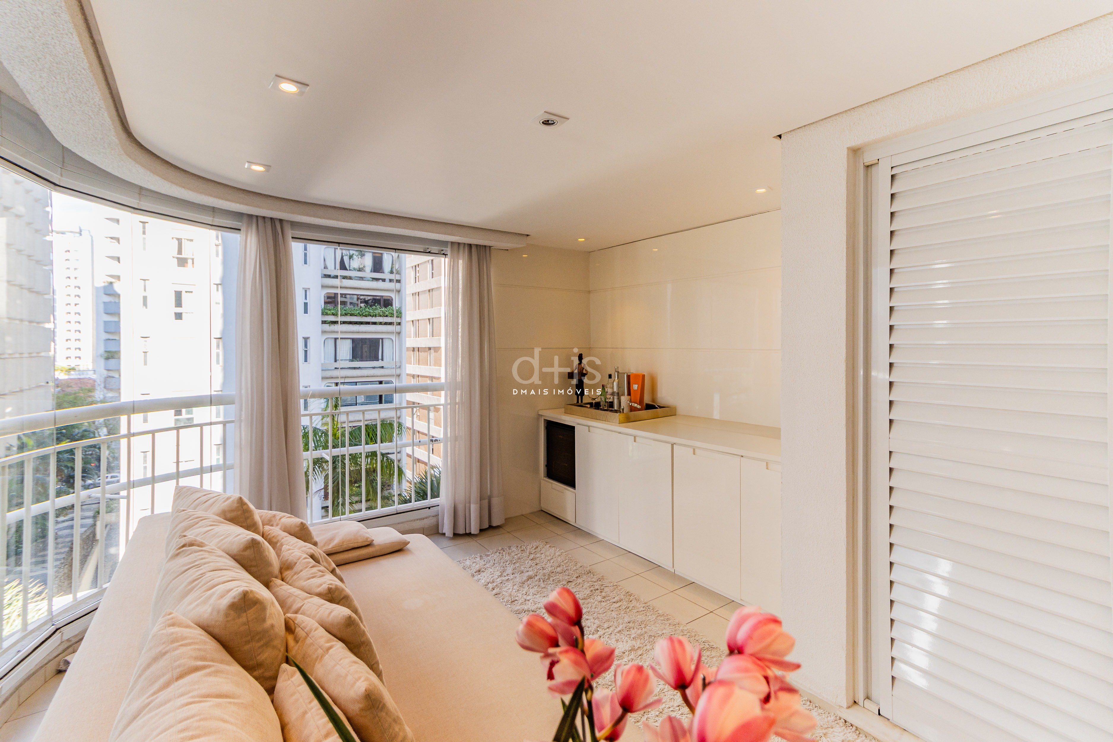 Apartamento com 2 Sutes e Varanda Integrada no Jardins