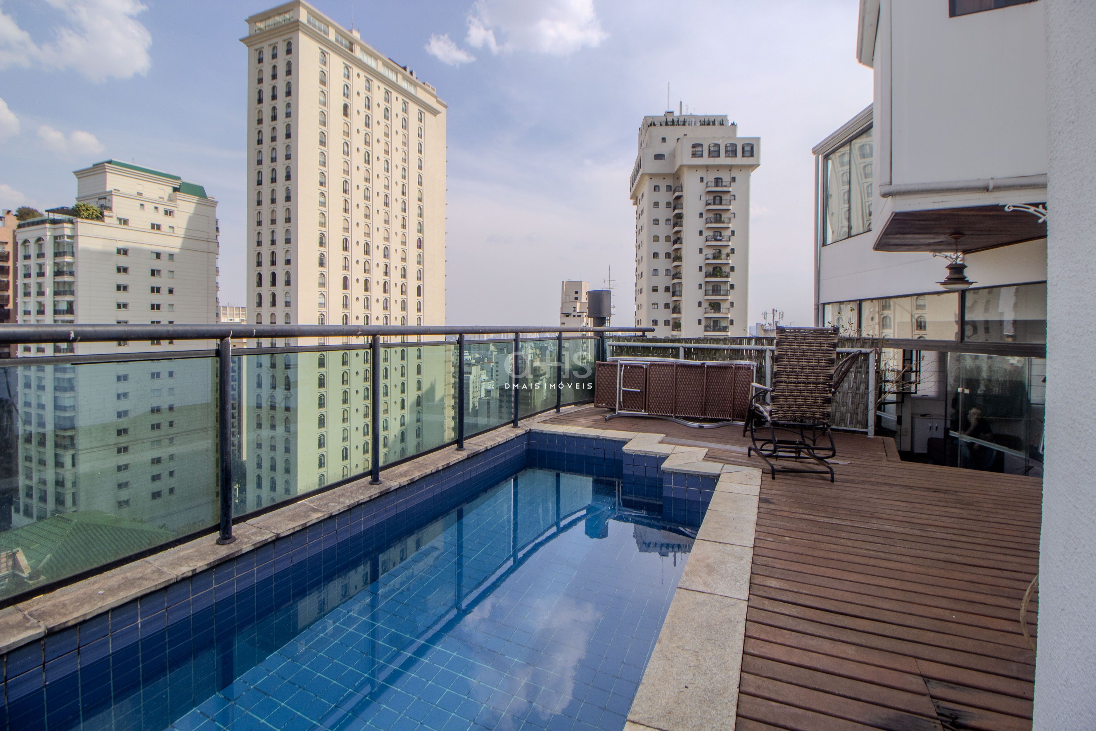 Oportunidade de cobertura com vista e piscina no Jardins Oportunidade de cobertura com vista e piscina no Jardins