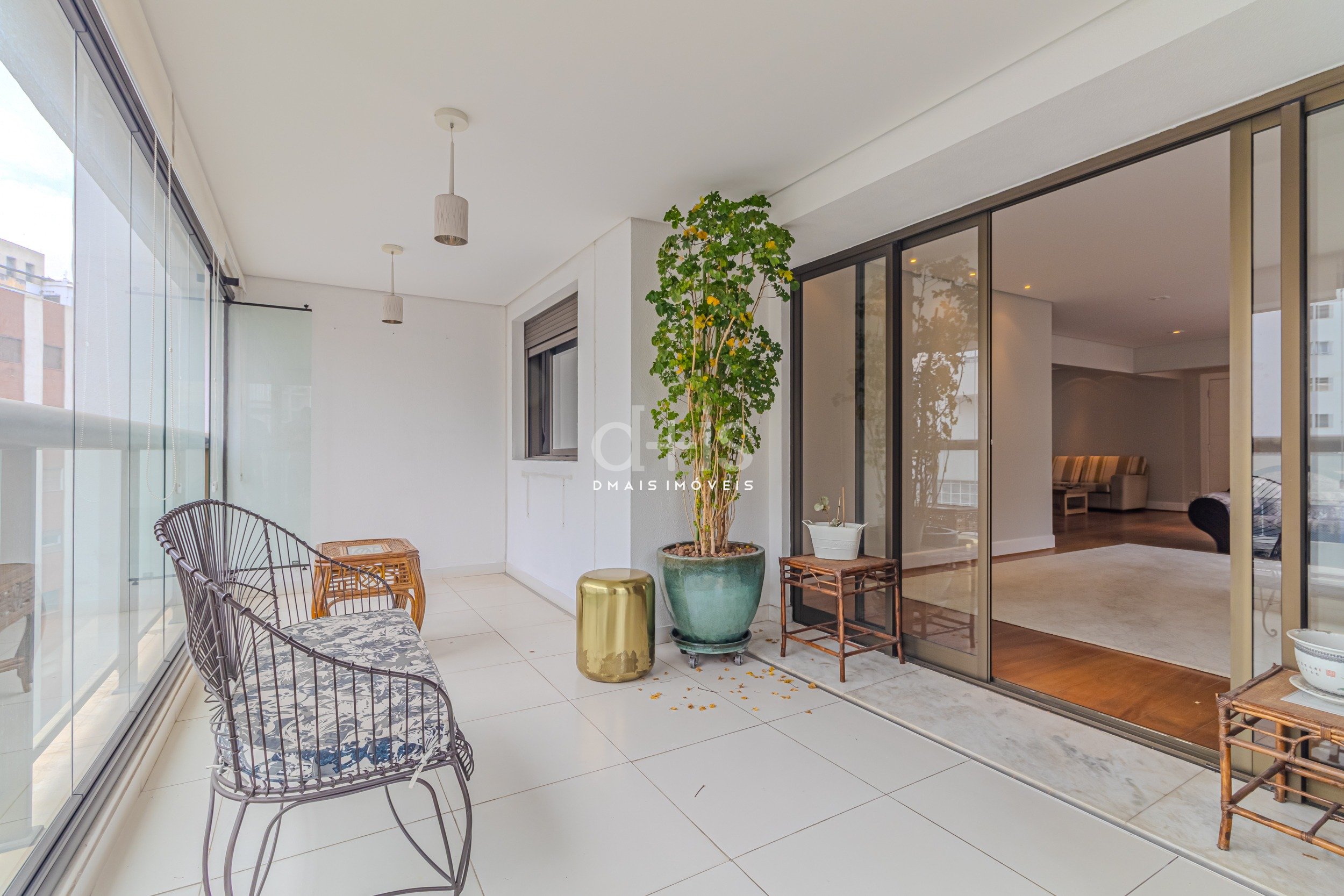 Apartamento de 227m² com 3 Suítes e 3 Vagas no Jardins Apartamento de 227m² com 3 Suítes e 3 Vagas no Jardins