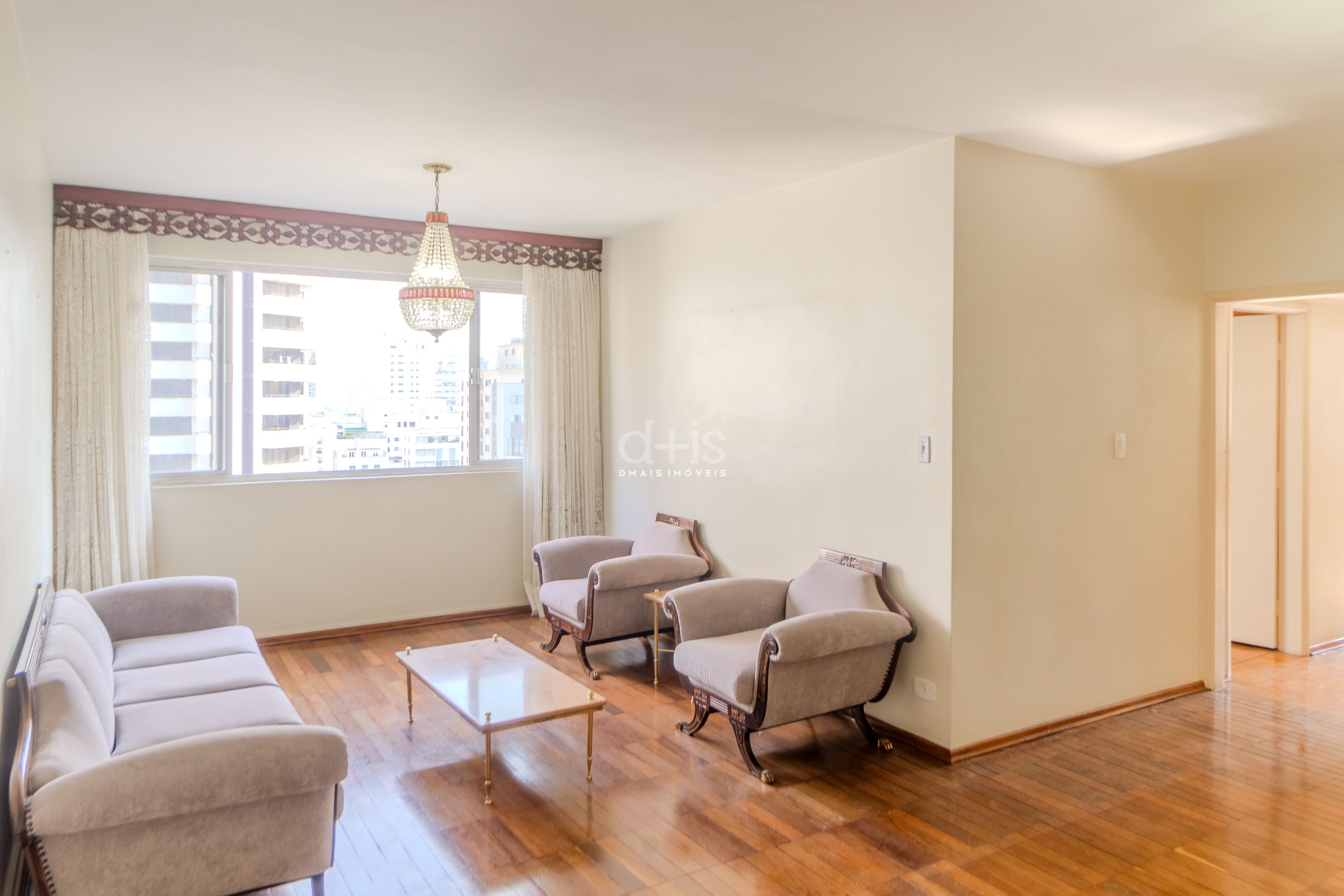 Apartamento amplo e iluminado com 3 quartos e sute no Jardim Paulista