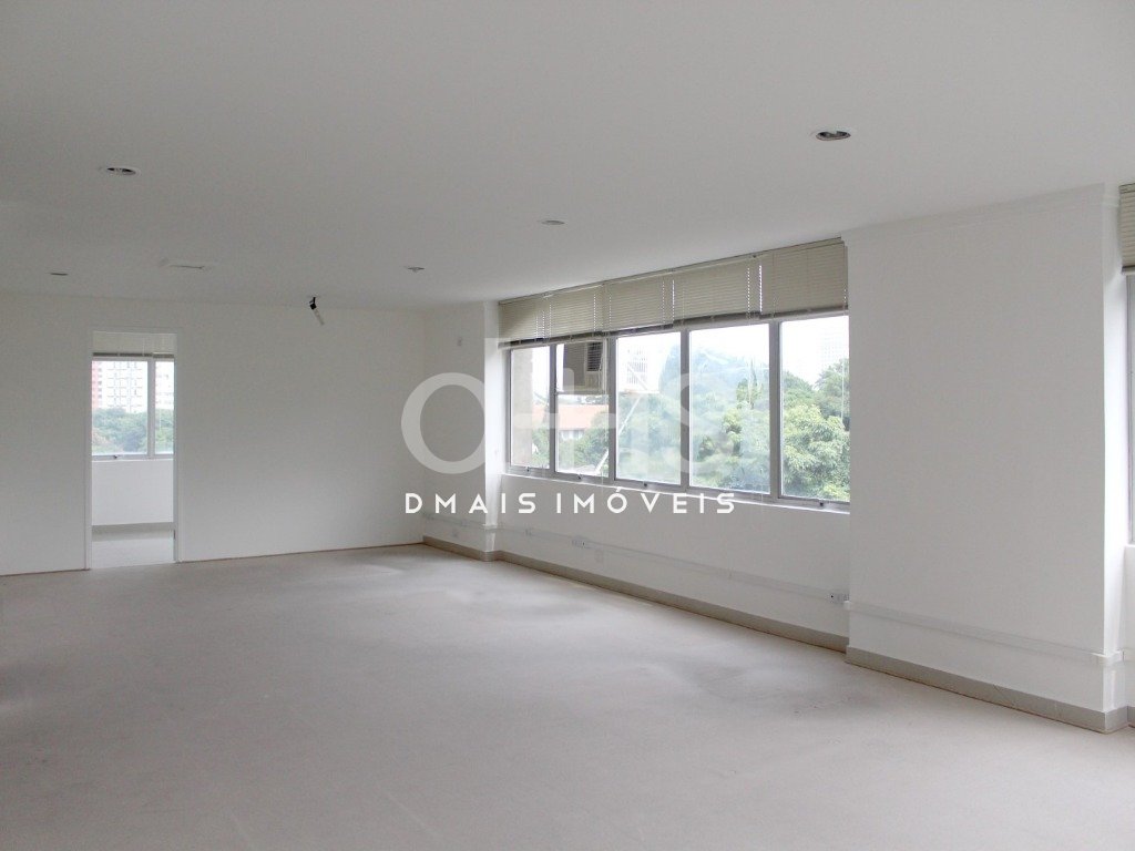 Conjunto comercial no Jardins Conjunto comercial no Jardins