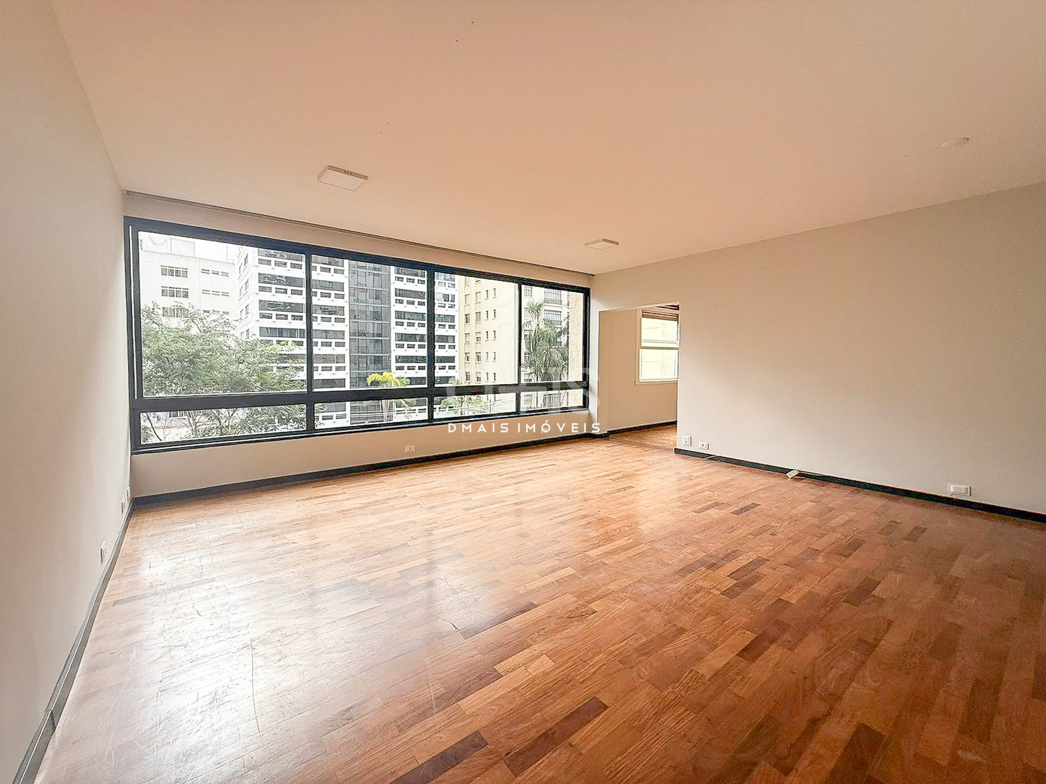 Apartamento com Janel�o e 2 Su�tes no Jardins
