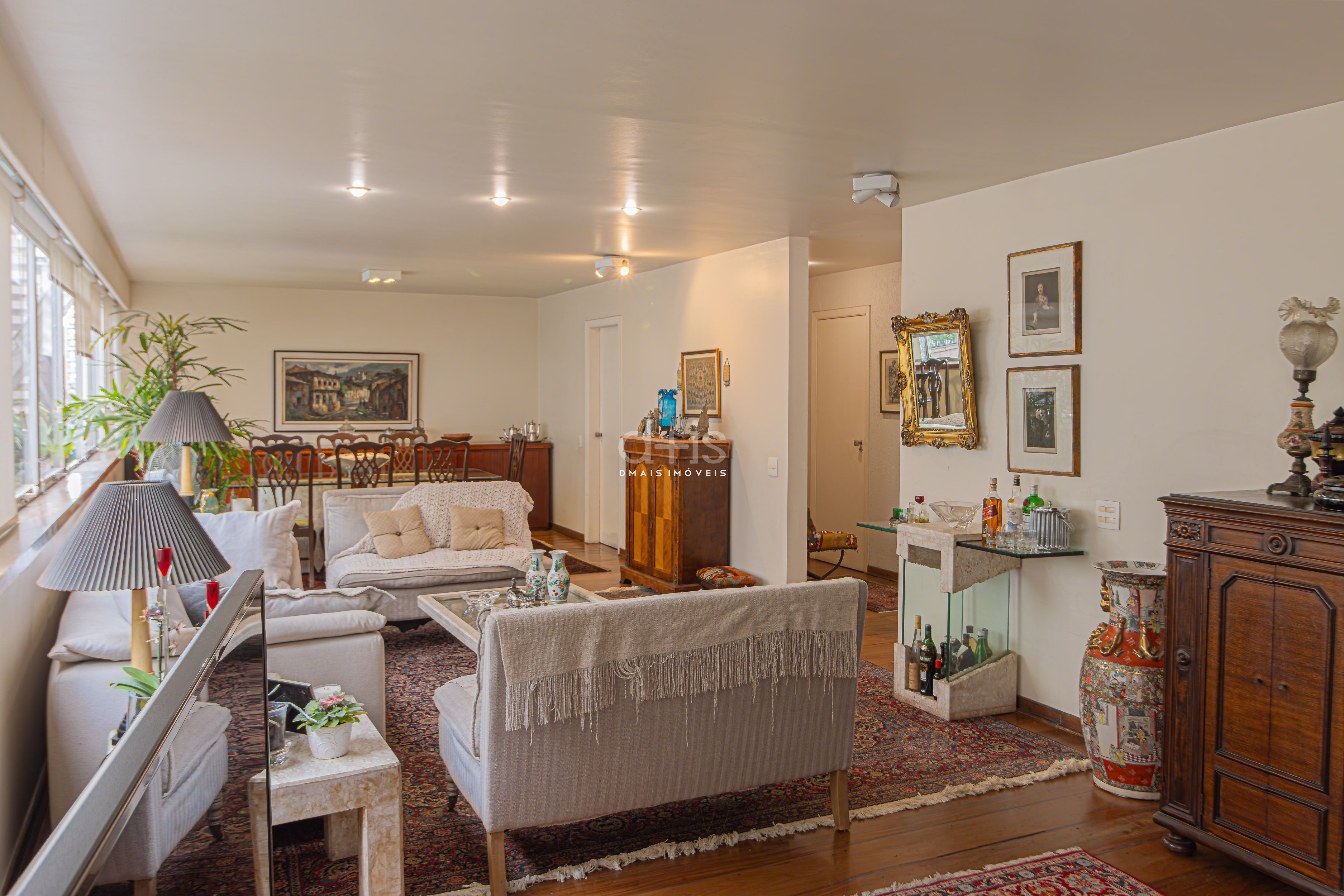 Apartamento 186m com 3 Quartos e Living Amplo no Jardins