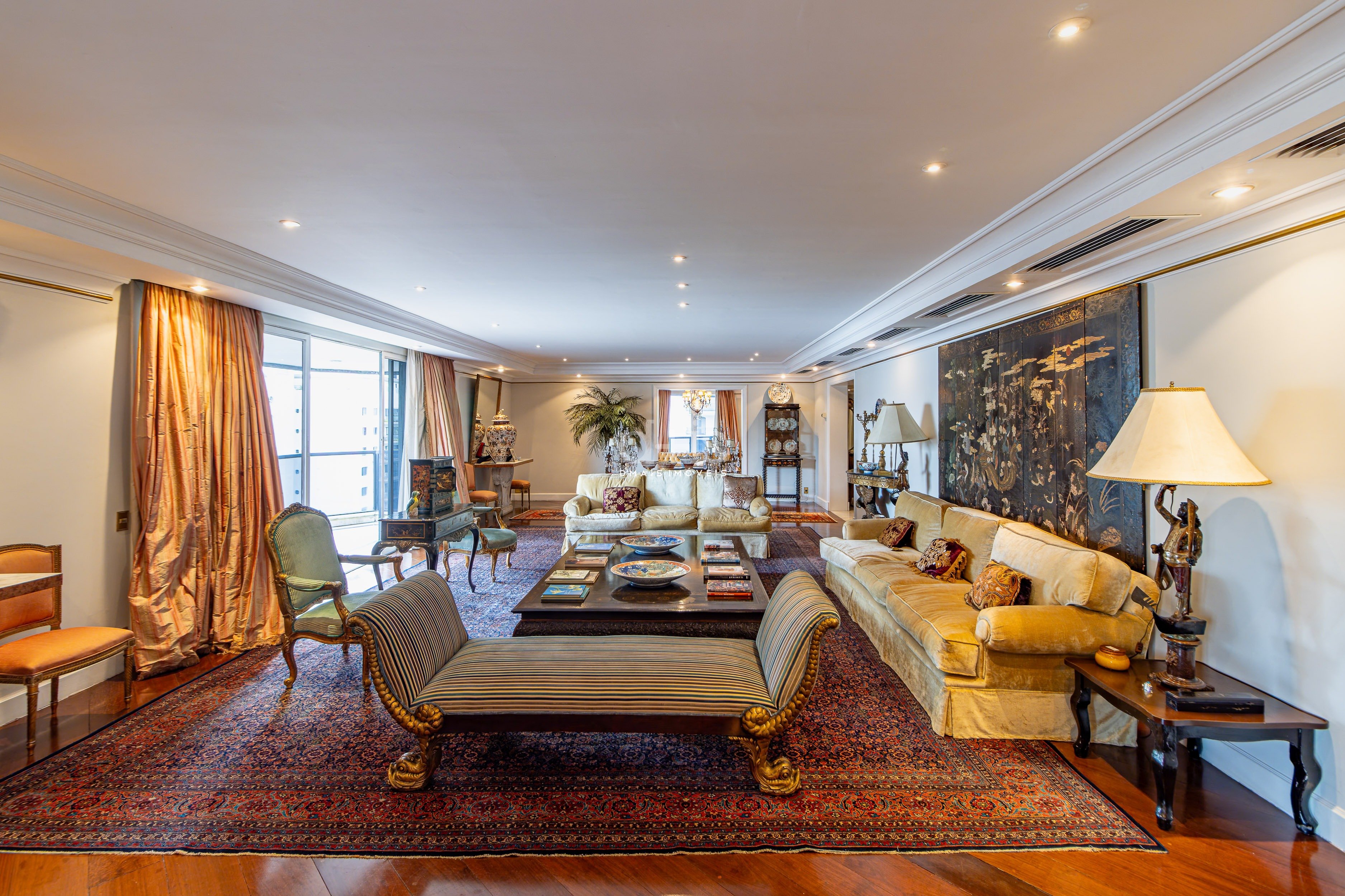 Apartamento 552m com 4 Sutes, Varanda e Hall Privativo no Jardins