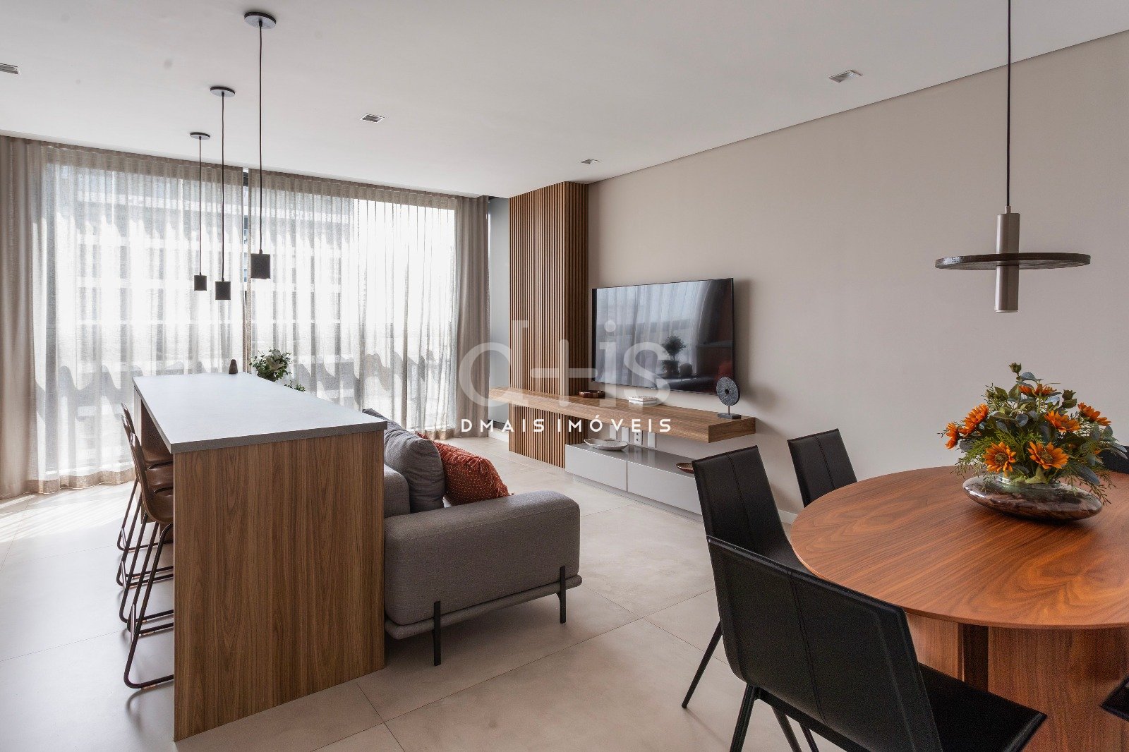 Flat 84m² com serviços e 2 vagas no Jardim Paulista Flat 84m² com serviços e 2 vagas no Jardim Paulista