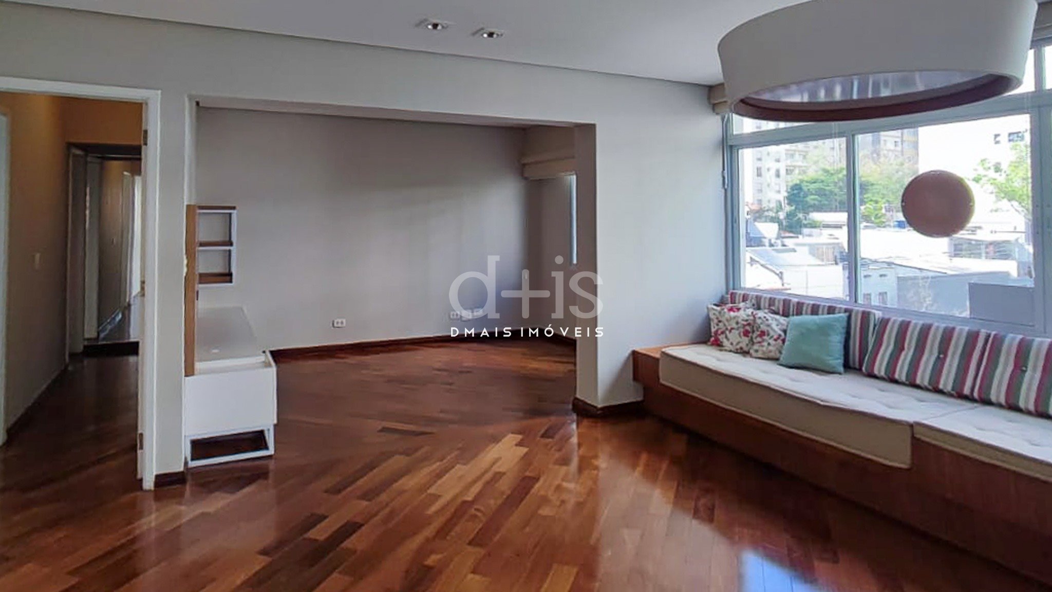 Apartamento com Janel�es e 2 Dormit�rios no Jardim Paulista