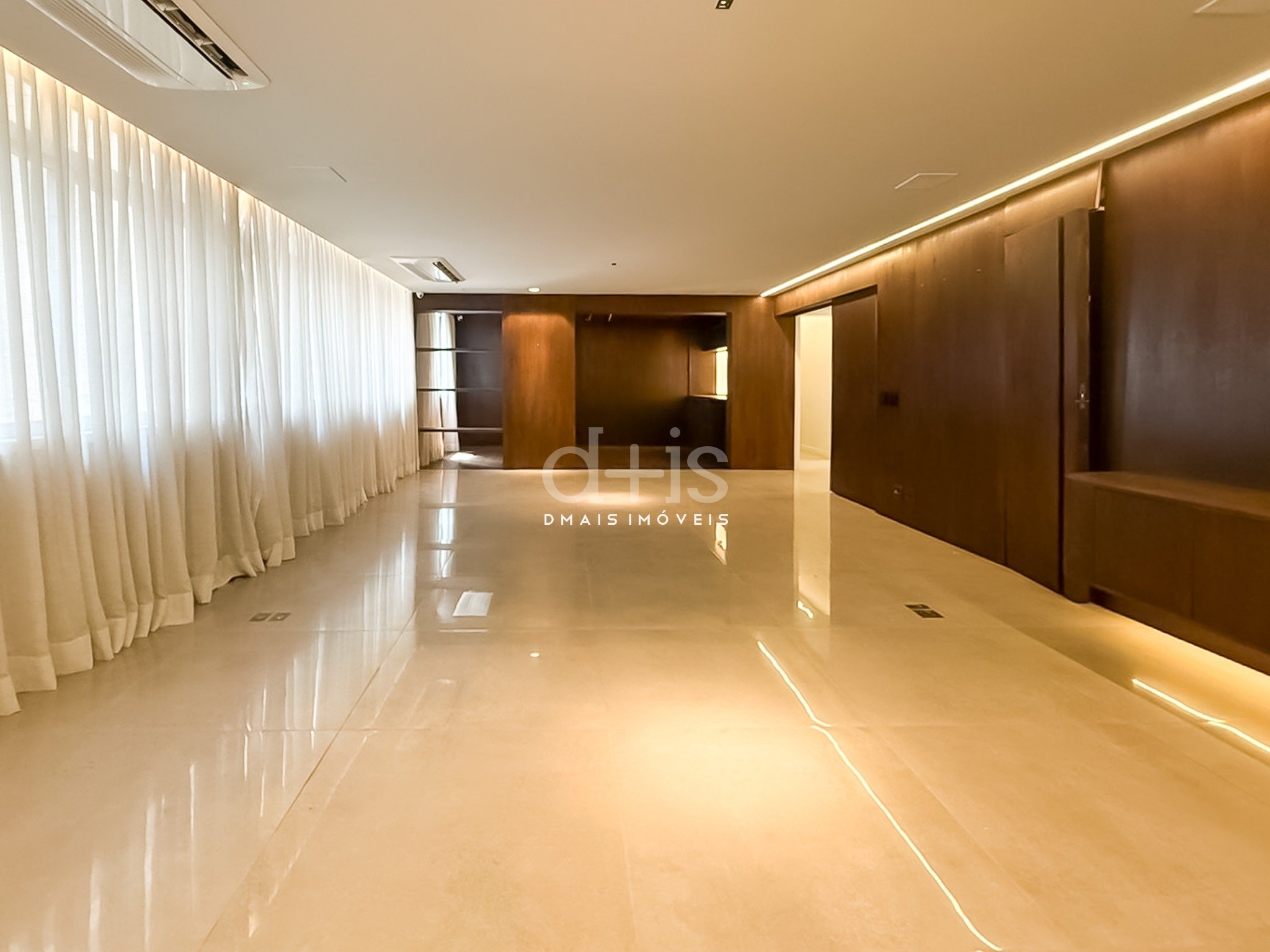 Apartamento reformado de 162m� no Jardins