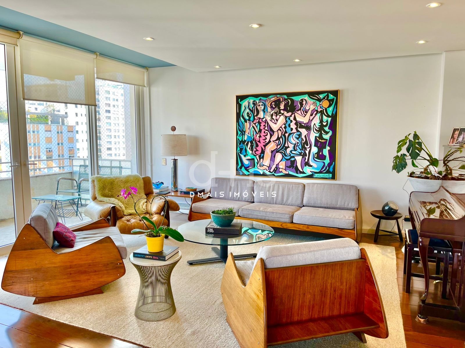 Apartamento com 3 Dormitrios e Varanda no Jardins