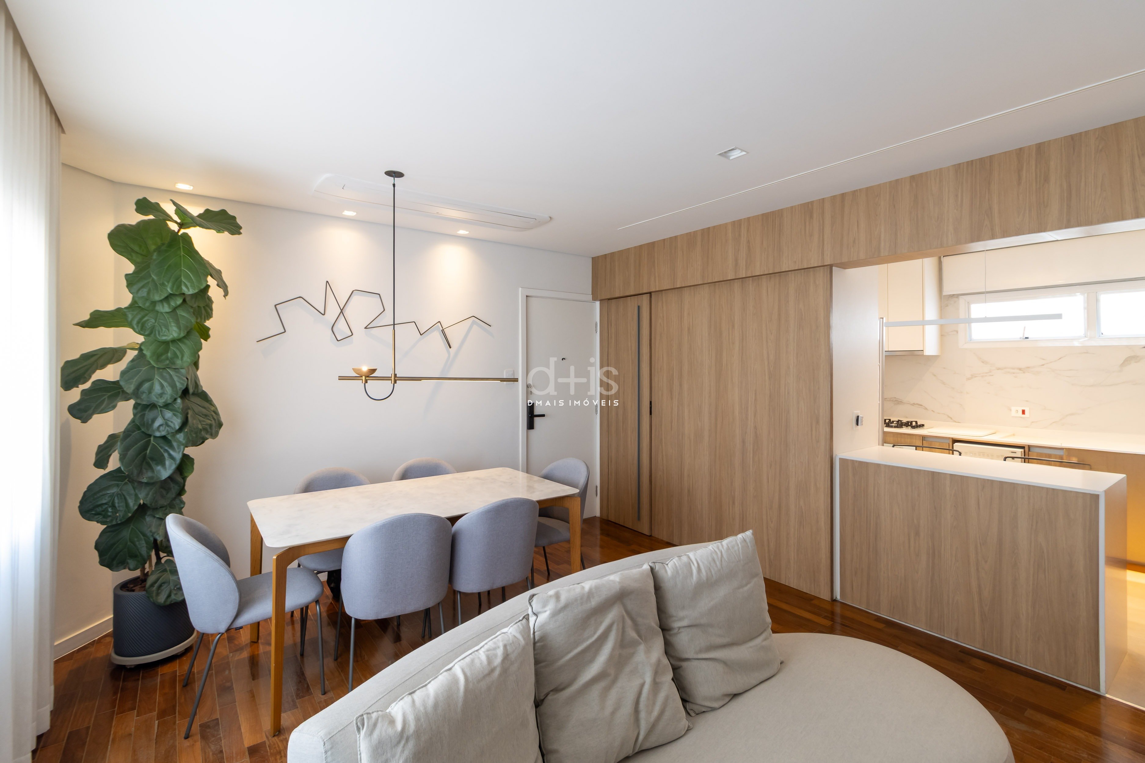 Apartamento Reformado de 80m, Porteira Fechada, no Corao do Jardins