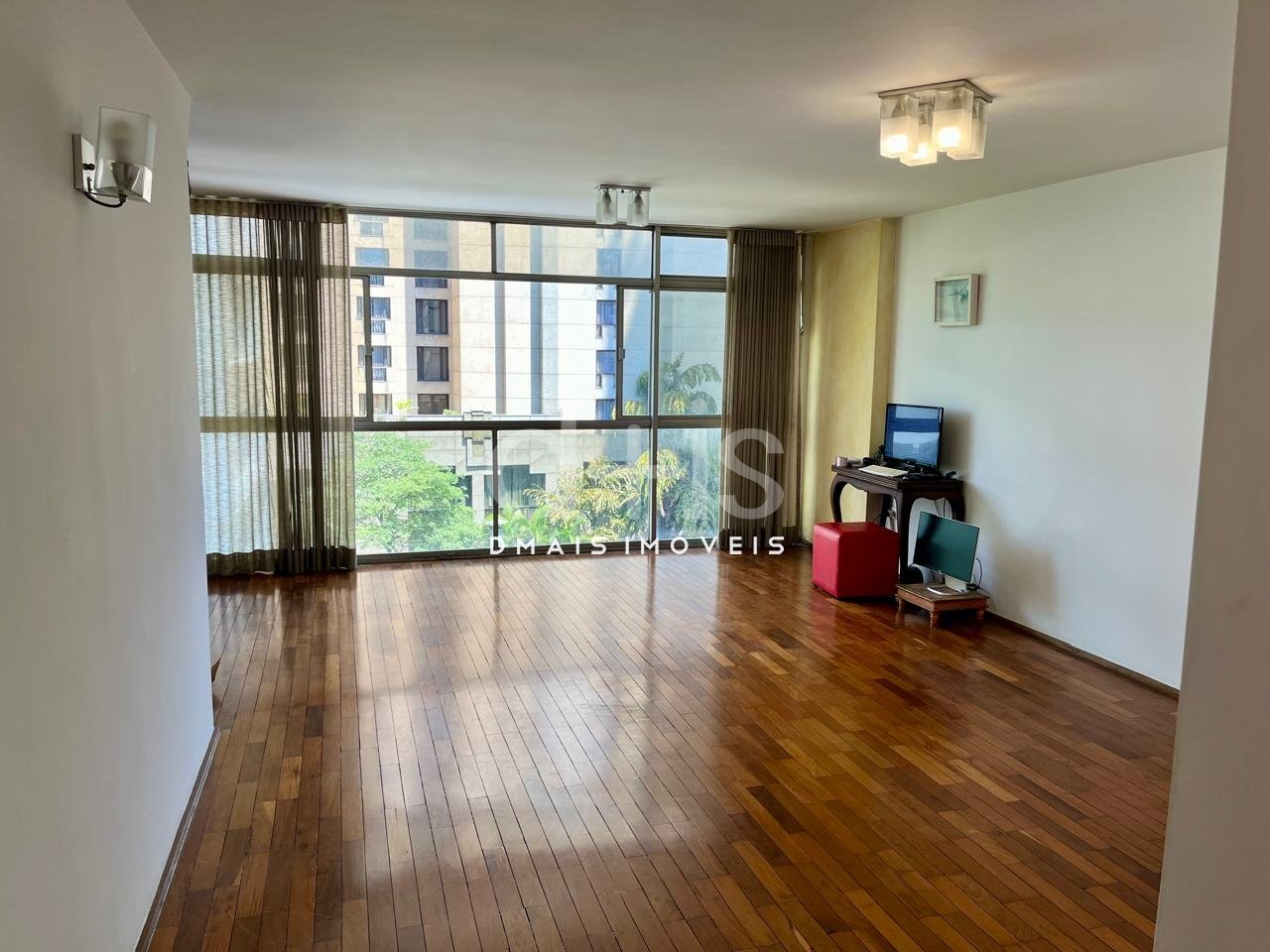 Apartamento com 3 Dormitrios e Varanda Integrada no Jardim Paulista