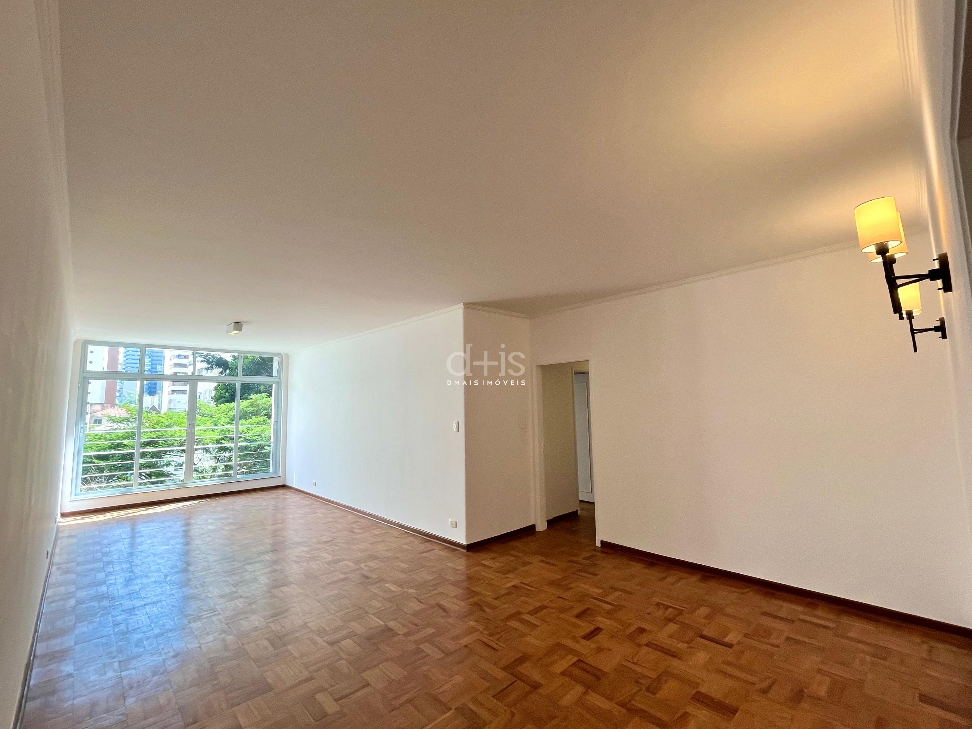 Apartamento ensolarado, com 3 dormitrios, prximo ao Clube Paulistano e rua Oscar Freire