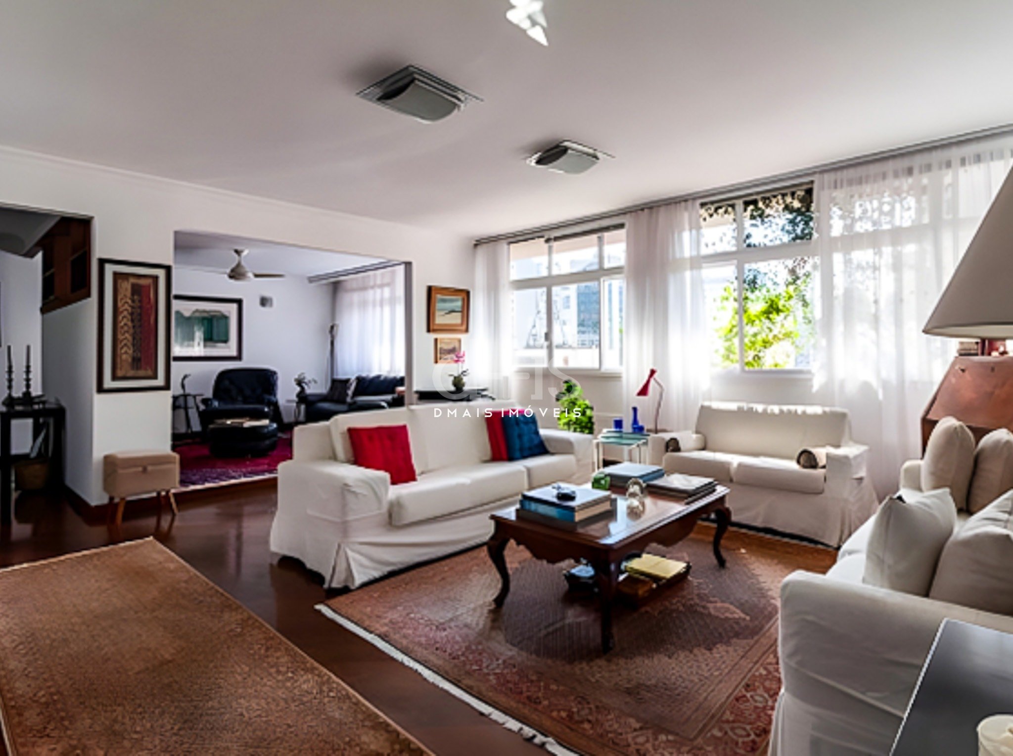 Apartamento de 188m� com 3 Dormit�rios na parte plana do Jardins