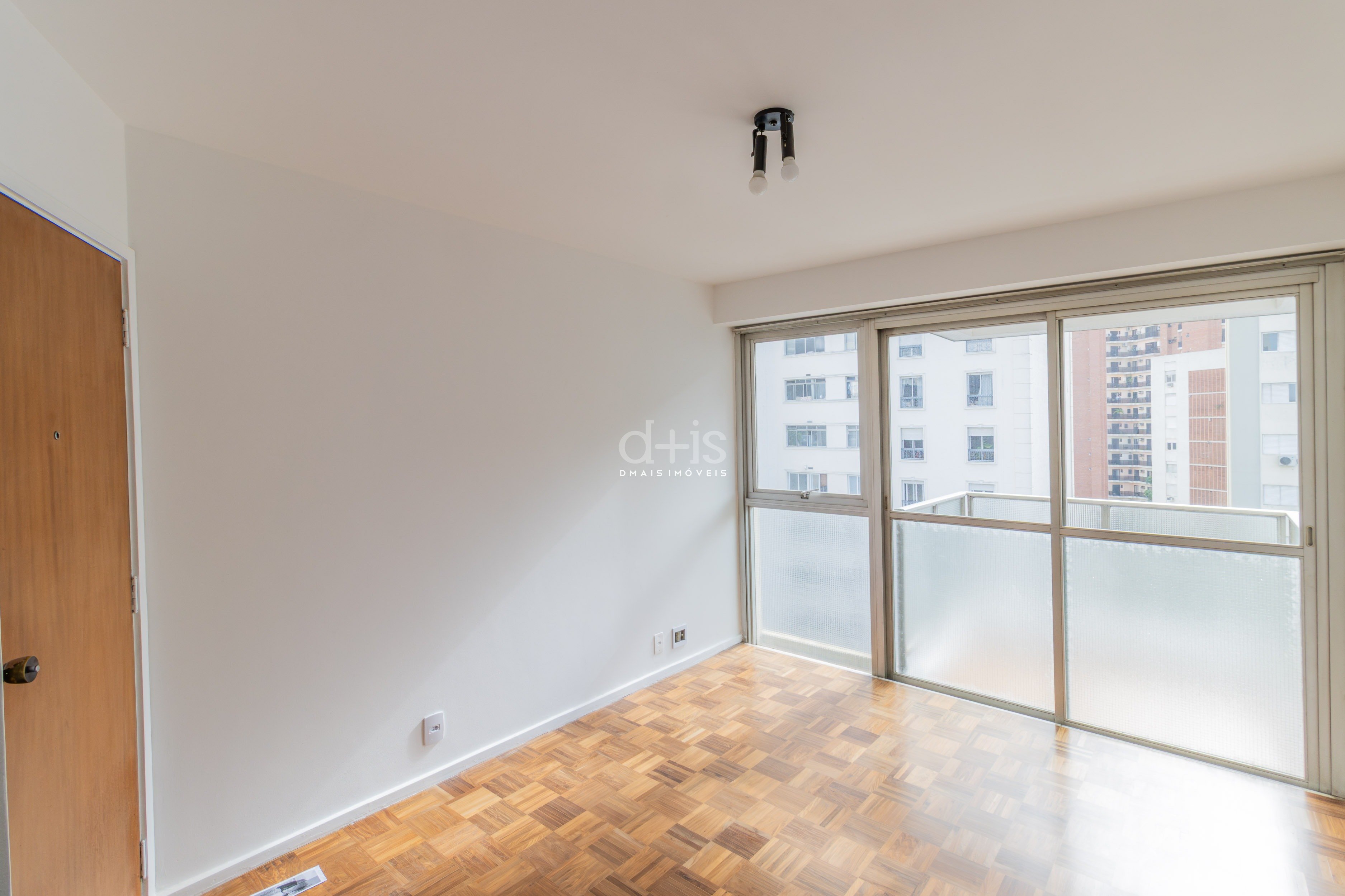 Apartamento com Sacada e Andar Alto no Jardim Amrica, So Paulo