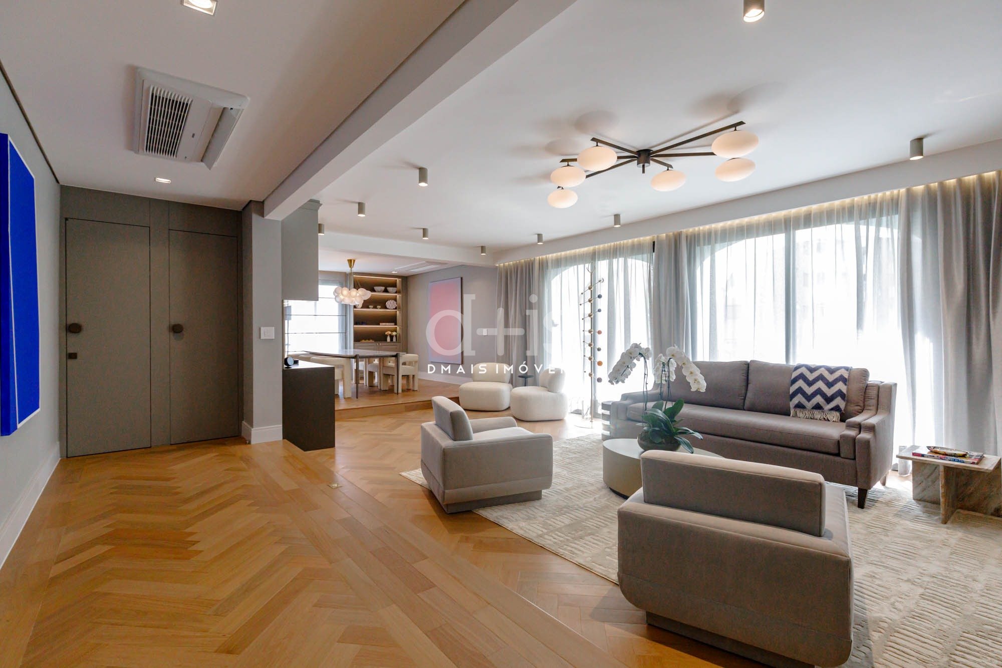 Apartamento reformado com alto padrão de acabamento e localização privilegiada Apartamento reformado com alto padrão de acabamento e localização privilegiada