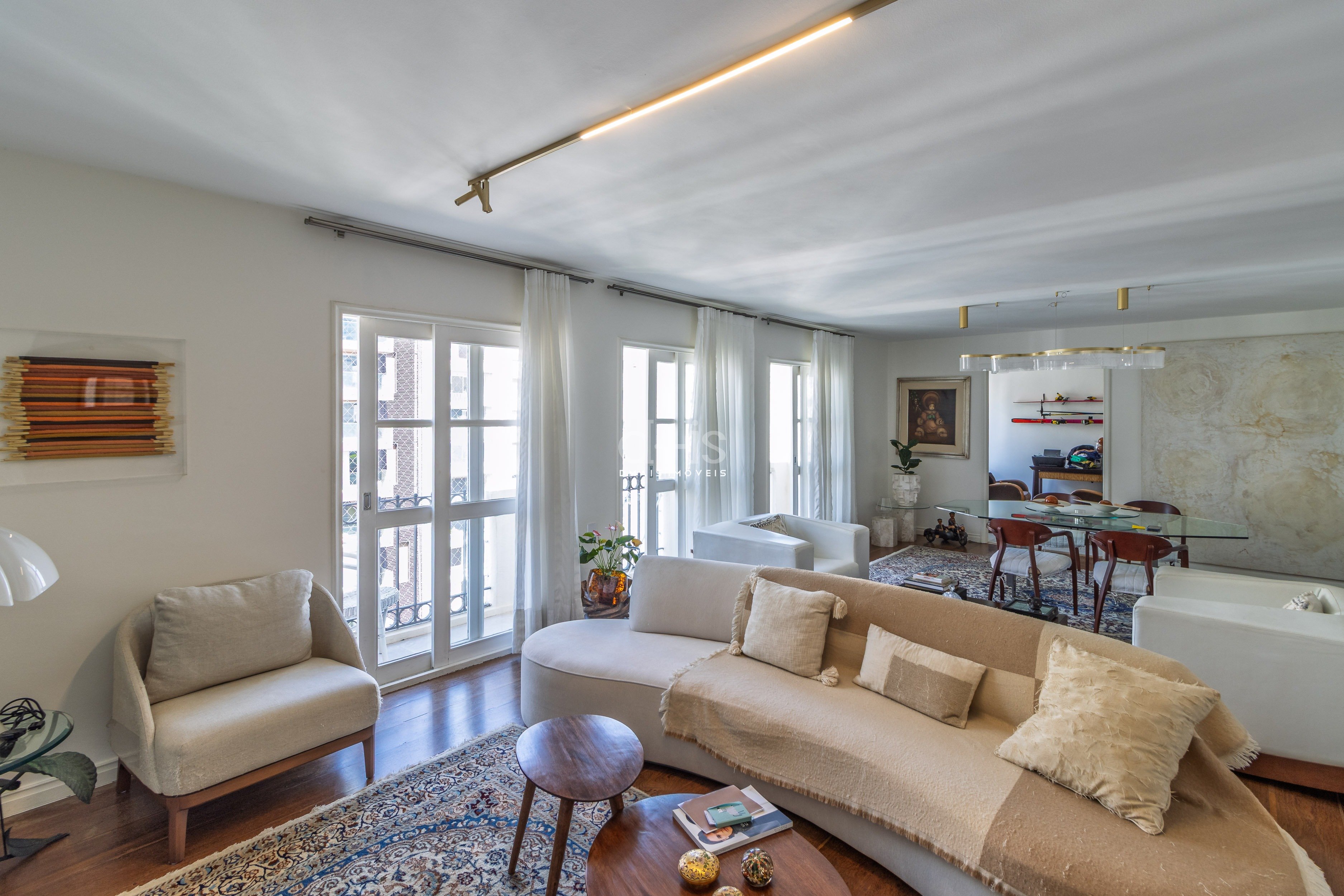 Apartamento de 166m no Jardins em Prdio Neoclssico, com 4 Dormitrios e 2 Vagas